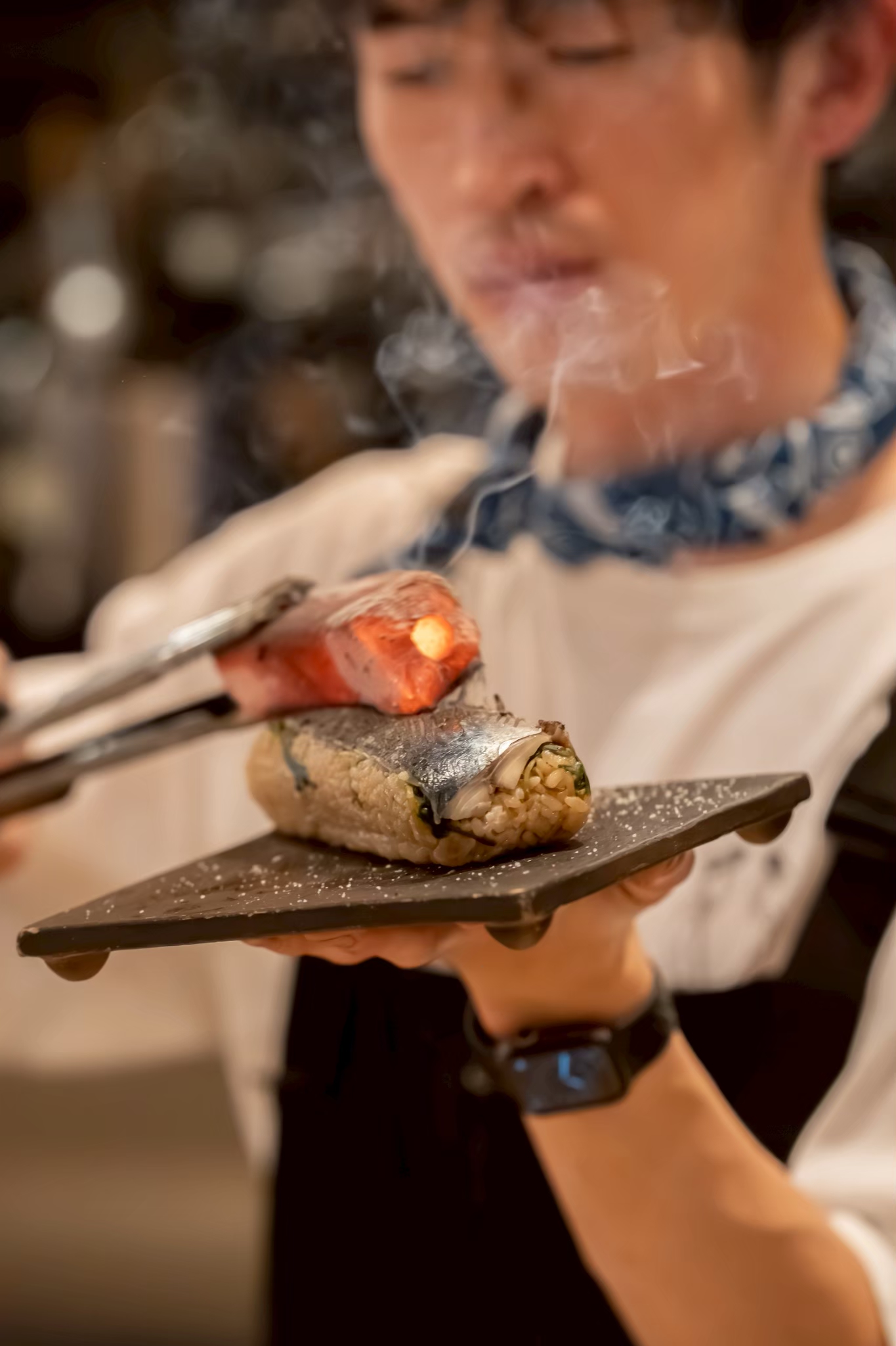 目の前で仕上げる炙り料理